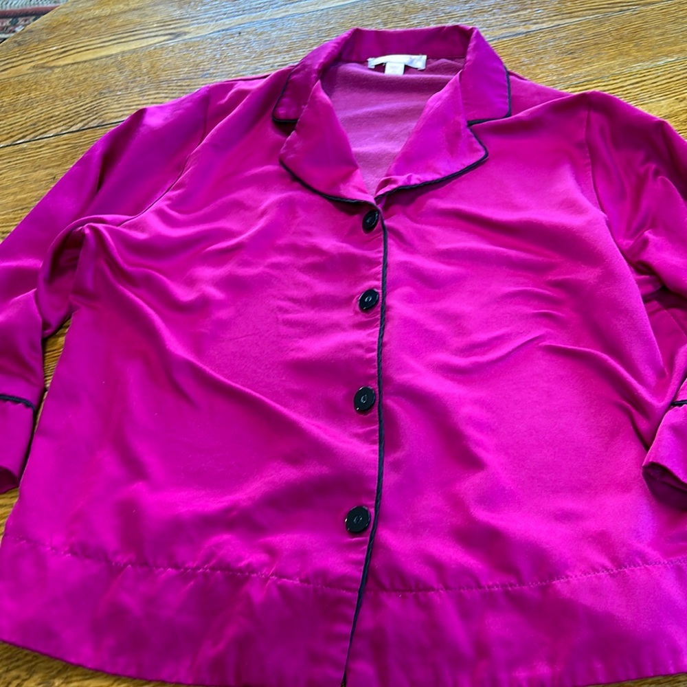 Oscar de la Renta Pink Label button up pajama top. Fuchsia w/black trim. Size XL